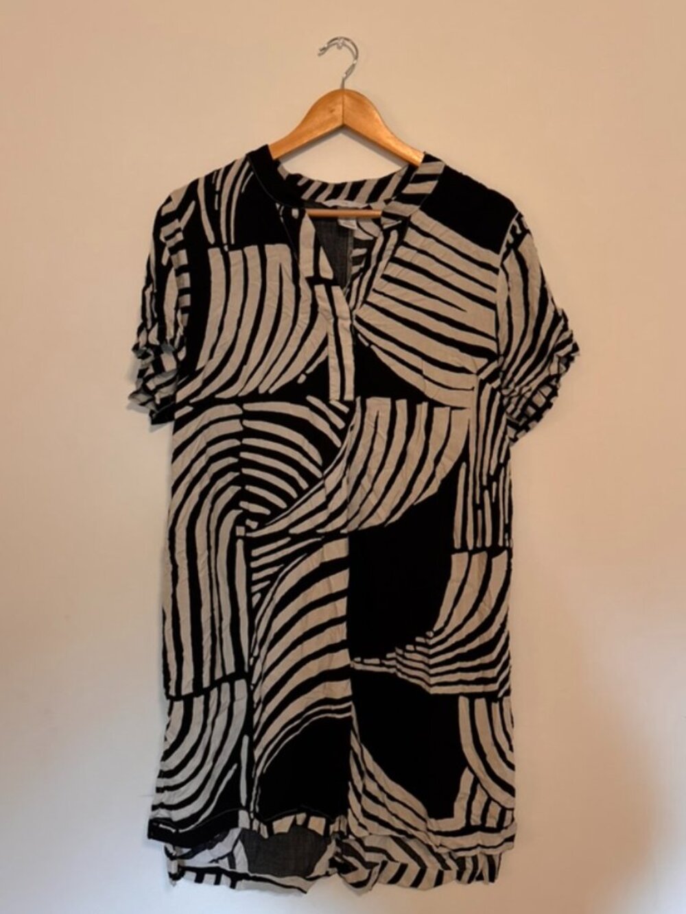 Black and white patterned dress